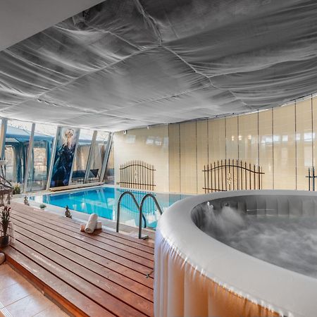 פראג Unique Apartment With Private Pool, Cinema, Spa מראה חיצוני תמונה